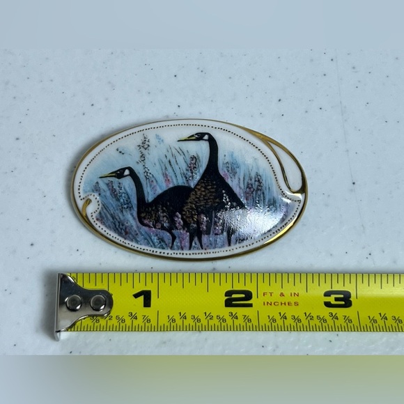 P. Buckley Moss 1992 Geese Pin Brooch #5017 Membership Anna Perenna Porcelain - Picture 5 of 5